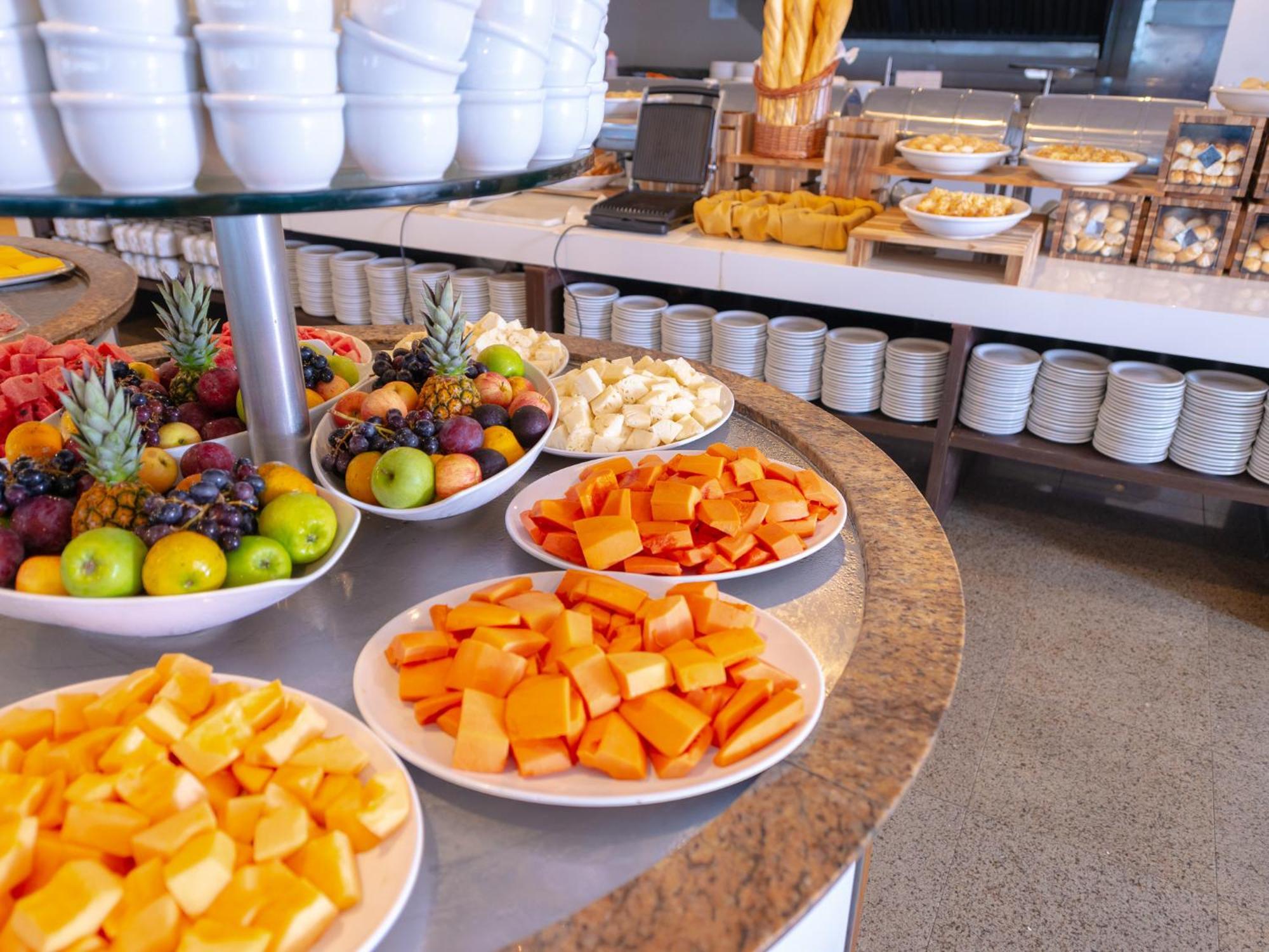 Ocean Palace All Inclusive Premium 纳塔耳 外观 照片 Fruit at a buffet